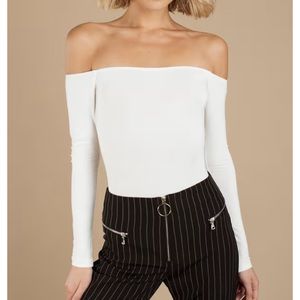 Cute off the shoulder bodysuit from Tobi! In great condition. Size small